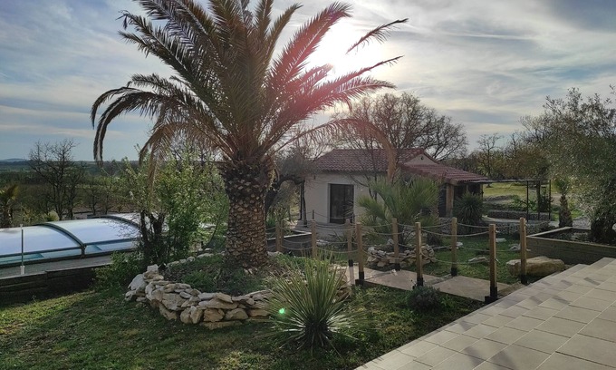 Belmont-Sainte-Foi Apartment | Comfortable Studio Bonnard with Pool and Family Amenities