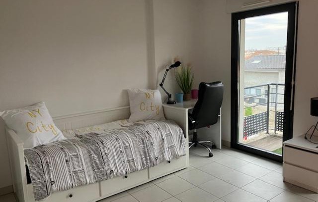 Lestonat - Monsejour Apartment | Cozy Studio Bordeaux - Family-Friendly Retreat Awaits