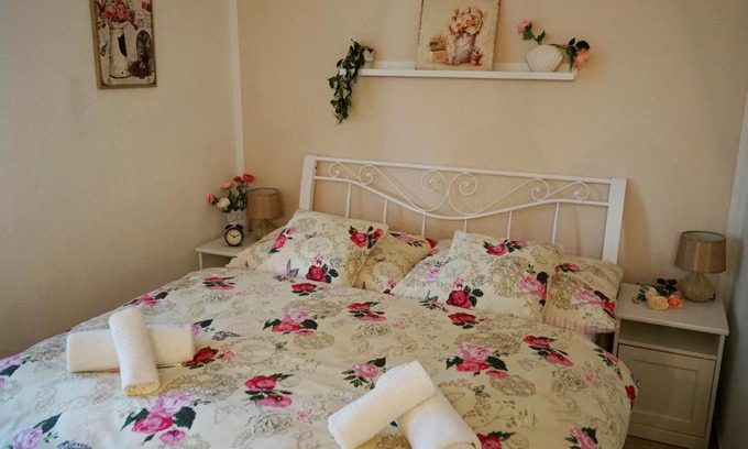 Srbsko Apartment | Highly Rated Studio Boroví: Family-Friendly & Accessible Stay