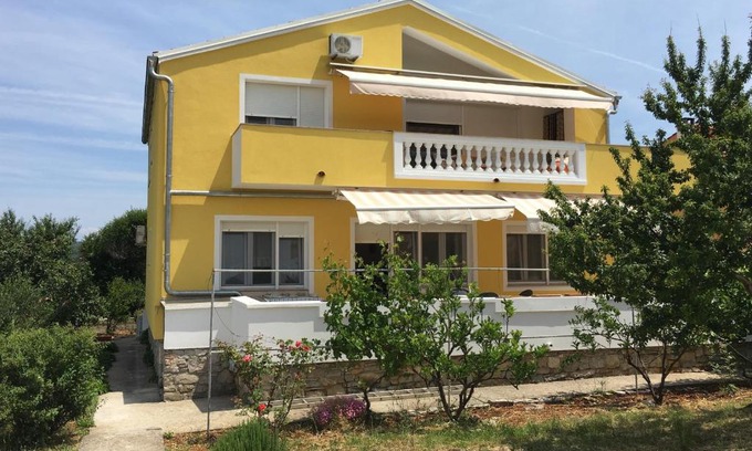 Bozava Apartment | Guest Rated Studio Bozava 8108a - Pet & Child Friendly