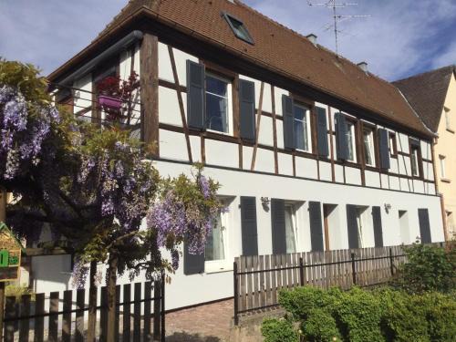 Ingersheim Apartment | Pet-Friendly Studio côté jardin with Oceanfront Dining