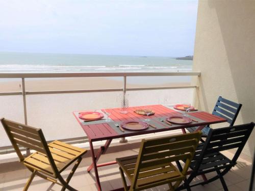 Saint-Gilles-Croix-de-Vie Apartment | Cozy Studio with Sea View in Saint-Gilles-Croix-de-Vie