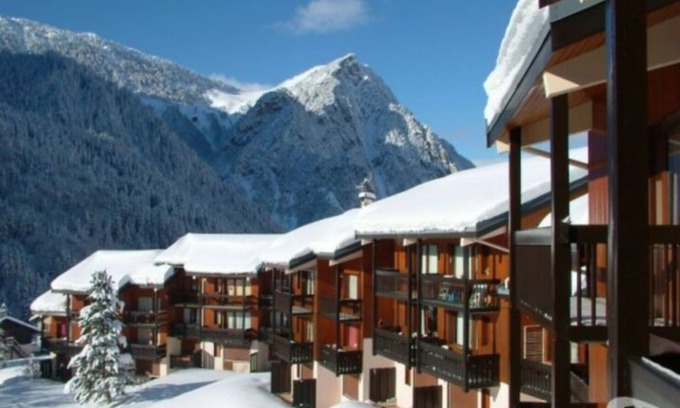 Pralognan-la-Vanoise Apartment | Cozy Studio Cabin for 4 with South Balcony & Pool Access