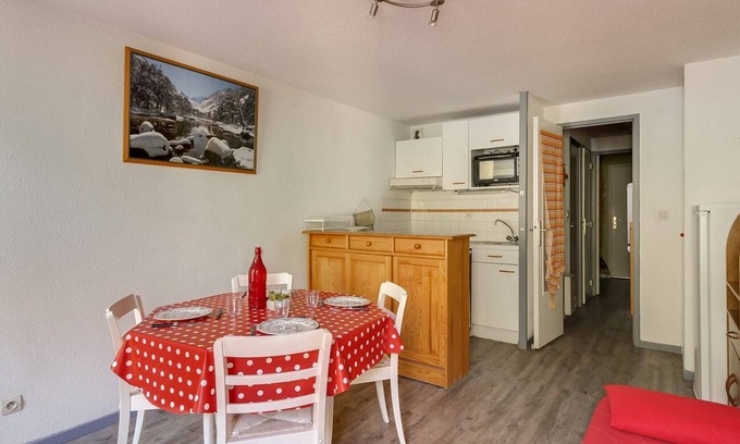 Bareges Apartment | Cozy Studio Barèges: Ideal Retreat for 6 with Spa & More