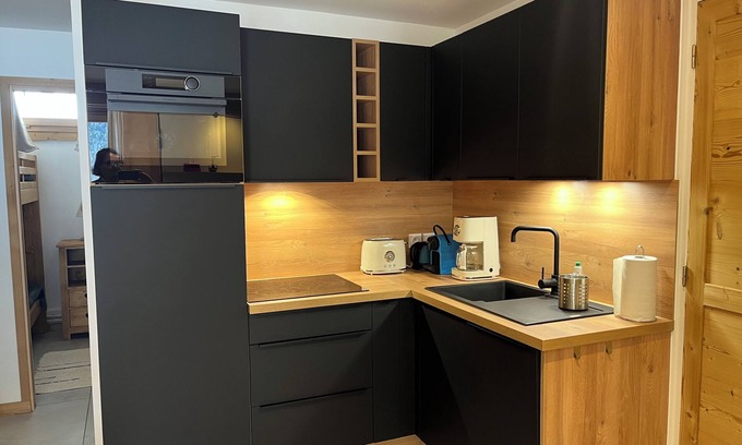 Ceillac Apartment | Family-Friendly Studio Cabin in Ceillac with Terrace