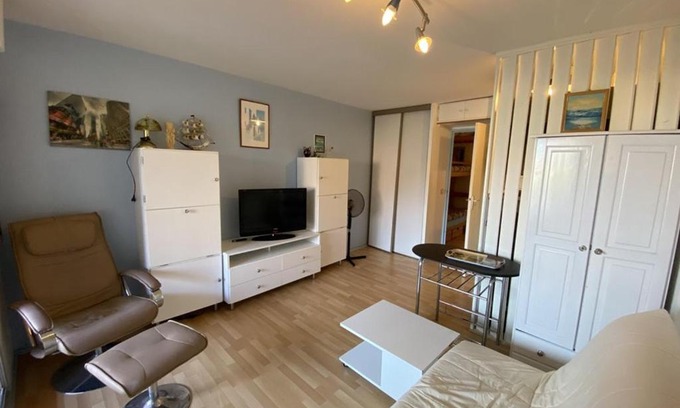 Capbreton Apartment | Beachside Studio with Pool, Tennis & Private Parking – 9.3/10