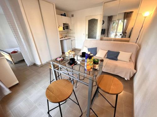 Frejus Plage Apartment | Cozy Studio Cabine in Port Fréjus - Steps to Beach & Shops