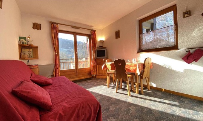 Praz-sur-Arly Apartment | Cozy Studio Cabine in Praz Sur Arly - Pet Friendly Escape