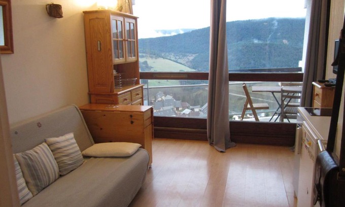 Villard-de-Lans Apartment | Cozy Studio Cabine with Mountain Views & Free Shuttles