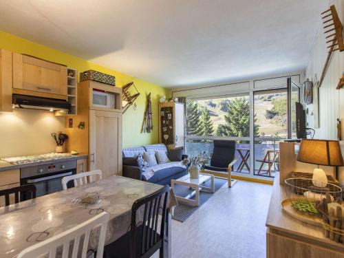 Eaux-Bonnes Apartment | Cozy Mountain View Studio with Balcony & Family Amenities