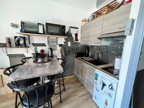 Les Angles Apartment | Cozy Studio Cabine in the Heart of Les Angles with Balcony