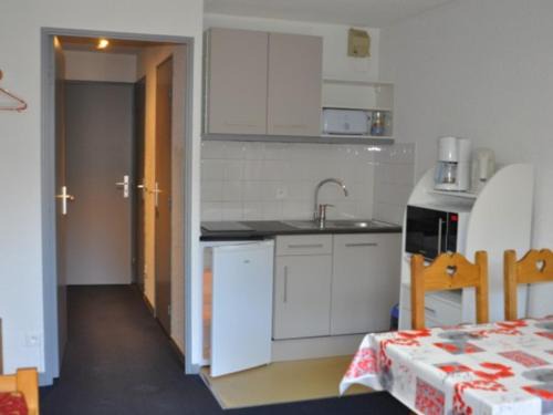 Le Pleynet Apartment | Cozy Studio with Balcony and Valley View Near Ski Slopes