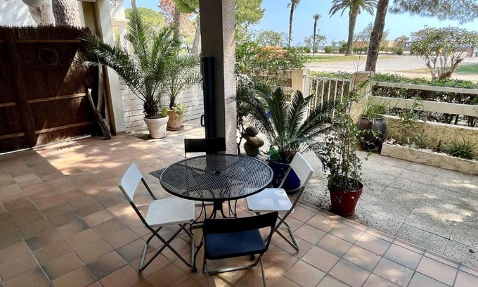 Plage d'Argeles Apartment | Seaside Studio Cabine with Terrace & Beach Access in Argelès