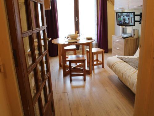 Risoul Apartment | Direct Access to Slopes with Pool & Balcony in Risoul 1850