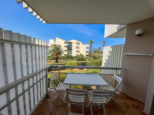Saint-Cyprien Plage Apartment | Beachfront Studio at St Cyprien with Pool Access