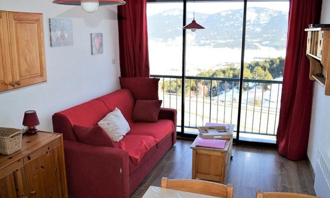 Les Angles Apartment | Cozy Studio Cabine with Lake View and Family Amenities