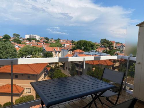 Arcachon Apartment | Studio Cabine - Centre Ville, Proche Plage et Casino, Parking Sécurisé, Balcon et Équipements Complets - FR-1-319-495