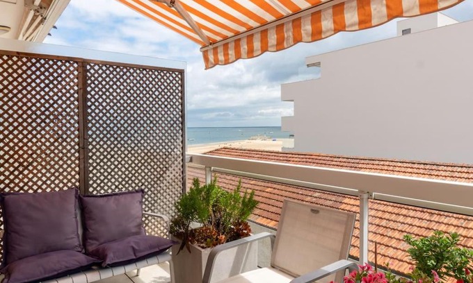 Arcachon Apartment | Oceanfront Studio Cabine with Breathtaking Basin Views