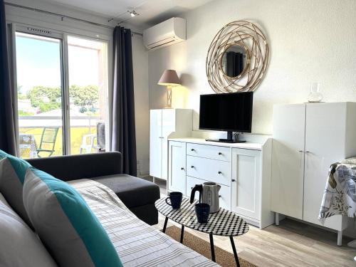 La Faviere Apartment | Studio cabine 4 couchages à Bormes-les-Mimosas avec climatisation et parking - FR-1-251-864