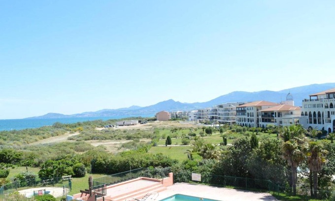Saint-Cyprien Plage Apartment | Inviting Studio Cabin with Pool and Beach Access in Saint-Cyprien
