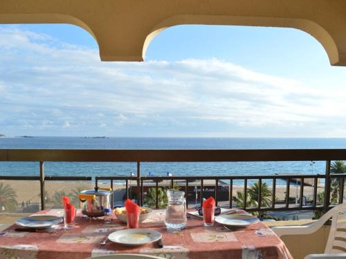 Frejus Plage Apartment | Cozy Studio Cabin with Sea View & Terrace near Port Fréjus