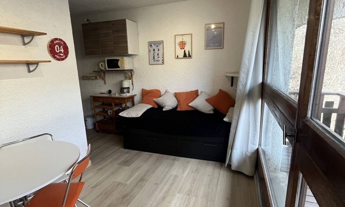 Barcelonnette Apartment | Cozy Studio Cabine Pra Loup 1500 Steps from the Gondola