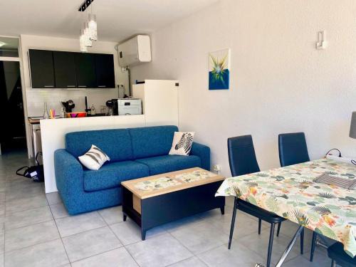 Meze Apartment | Charming Studio Cabine Near Étang de Thau with Parking