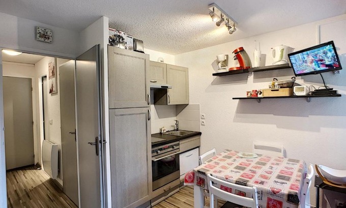 Reberty Apartment | Cozy Studio Cabin for 4, Balcony & WiFi near Les Menuires