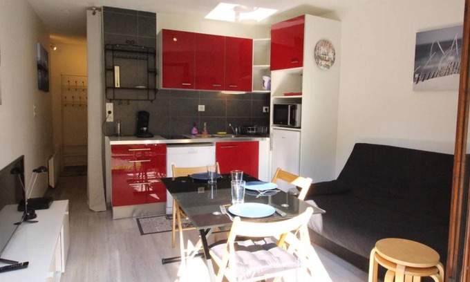 Bagneres-de-Luchon Apartment | Cozy Studio Cabine with Garden near Thermes & Télécabine