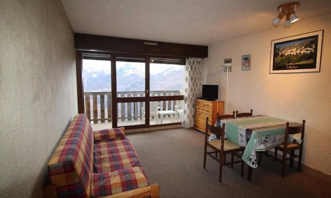 Auris Apartment | Bright Studio Cabin with Écrins View, Steps from Slopes