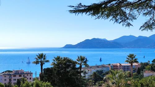 La Croix des Gardes Apartment | Charming Studio Cabine with Ocean View & Panoramic Pool