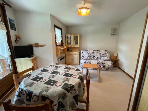 Abondance Apartment | Cozy Studio for 4 with Balcony and Private Parking in Abondance