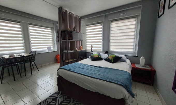 Downtown Apartment | Tranquil Studio Calme in Brest Centre – Family-Friendly Stay