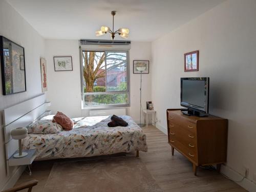 Cote Pavee Apartment | Peaceful Studio Near Cité de l'Espace - Family Friendly