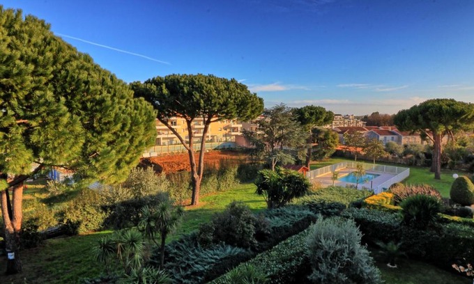 Plaine de la Brague Apartment | Tranquil Studio at the Top Floor with Pool Access