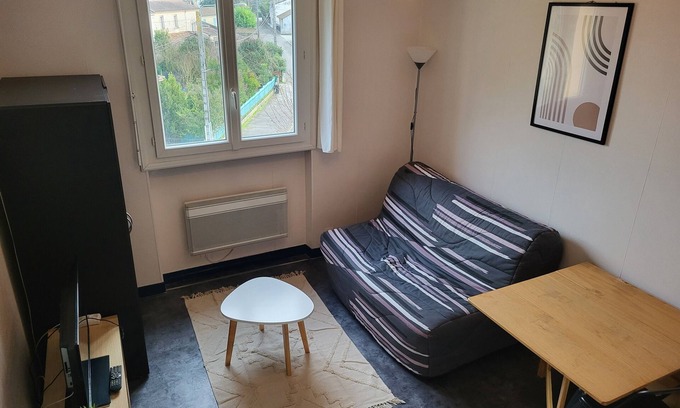 Agen Apartment | Relaxing Studio with Spa and Hot Tub Amenities