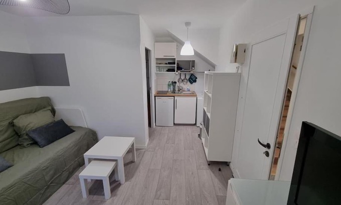 La Glaciere Apartment | Quiet New Studio Near City Center - Guest Rated 10/10