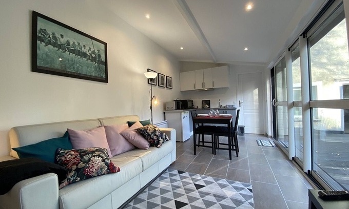 La Roche-Posay Apartment | Cozy Studio La Roche-Posay with Spa and Kitchen Amenities