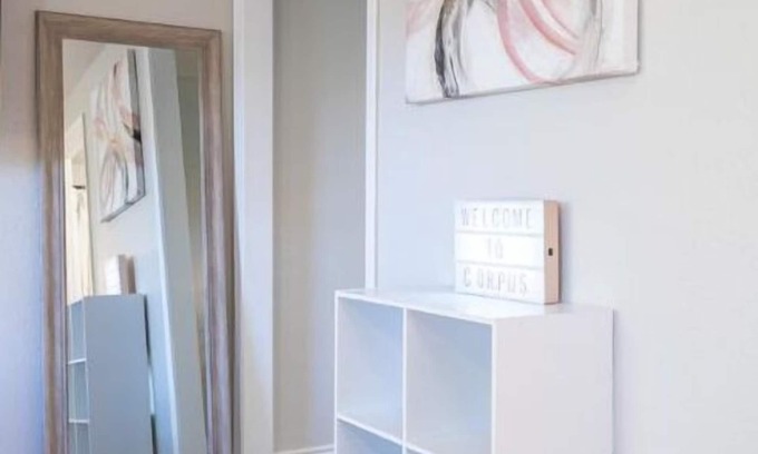 Del Mar House | Cozy 1-Bedroom Guest House in Corpus Christi, TX