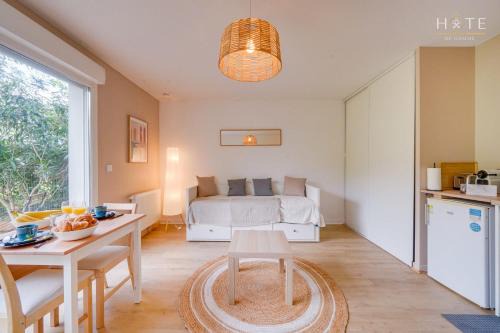 Merignac Apartment | Convenient Studio Near Airport – Ideal for Family Stays