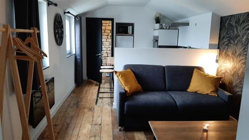 Charleville-Mezieres Apartment | Cozy Studio in Prime Location - Guest Rated 9.5/10