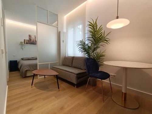 Gaztambide Apartment | Cozy Studio Retreat in Chamberí - Rated 10/10 by Guests