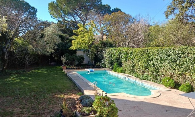 Villeneuve-les-Avignon Apartment | Tranquil Studio with Pool in Villeneuve-les-Avignon