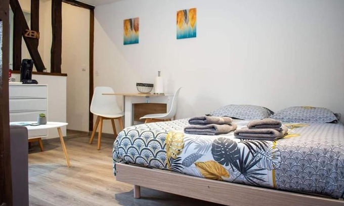 Louviers Apartment | Comfortable Studio in Louviers - Family Friendly Stay