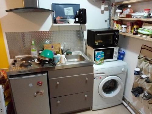 Limoges Apartment | Cozy Fully-Equipped Studio with Great Guest Reviews