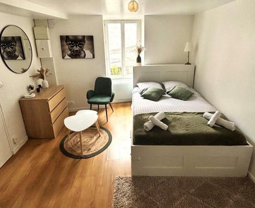 Vemars Apartment | Cozy Studio Near CDG & Parc Astérix - Child Friendly Stay