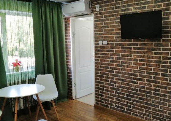 Braila Apartment | Budget-Friendly Studio Claudia with Self Check-In & Child Care