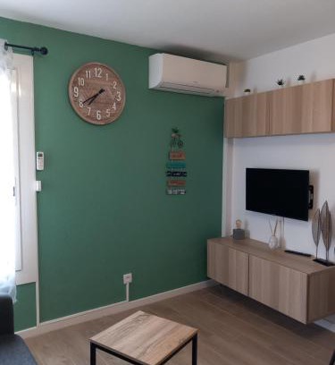 La Faviere Apartment | Cozy Studio with Ocean View and Parking in La Faviére