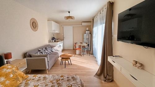 Carnoux-en-Provence House | Studio climatisé-terrasse-Netflix-jardin à 10 min de Cassis