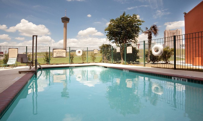 St. Paul Square Apartment | Convenient Studio Near Convention Center with Free Breakfast